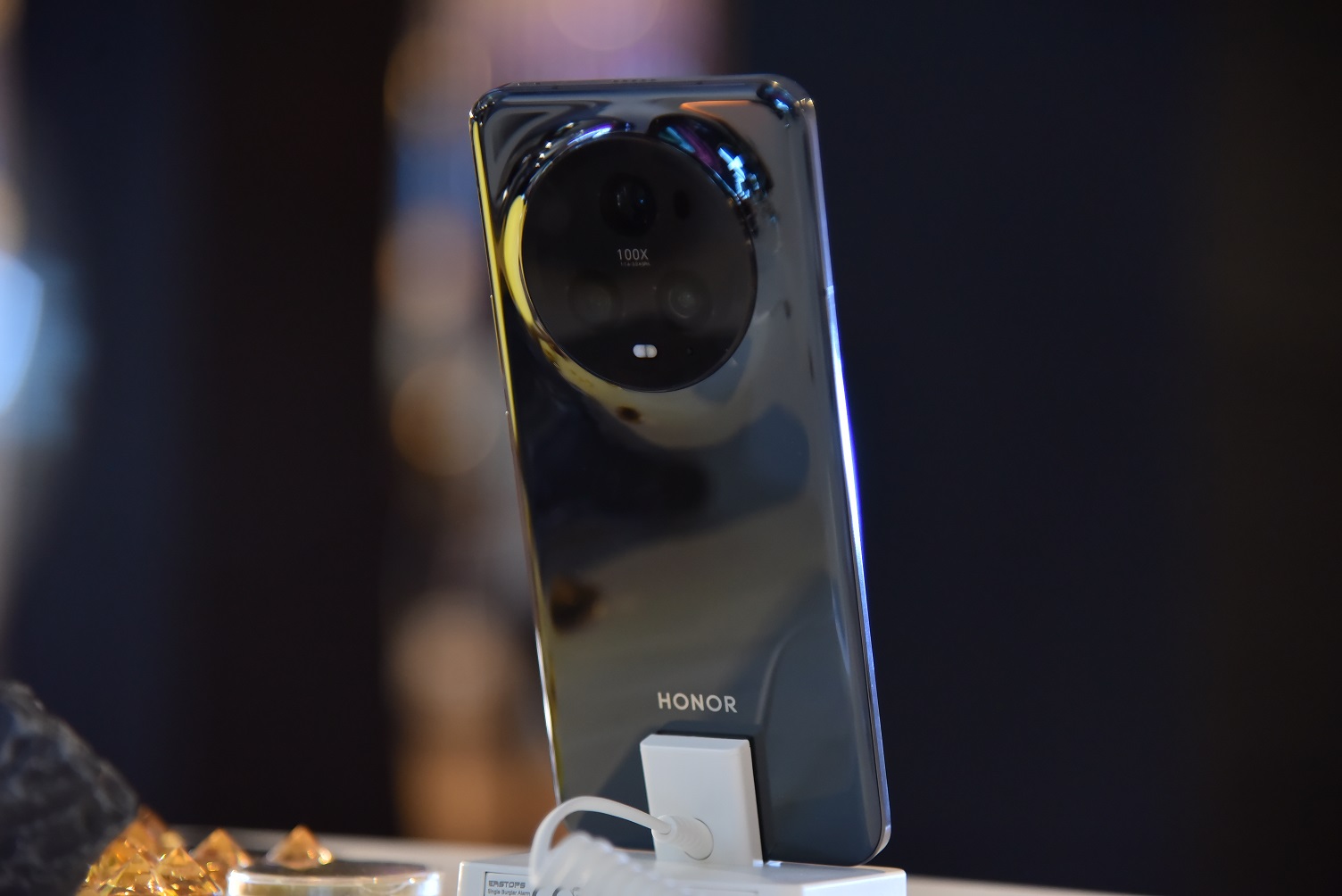 HONOR opens proactive plans, sends HONOR Magic5 Pro 5G to enter the